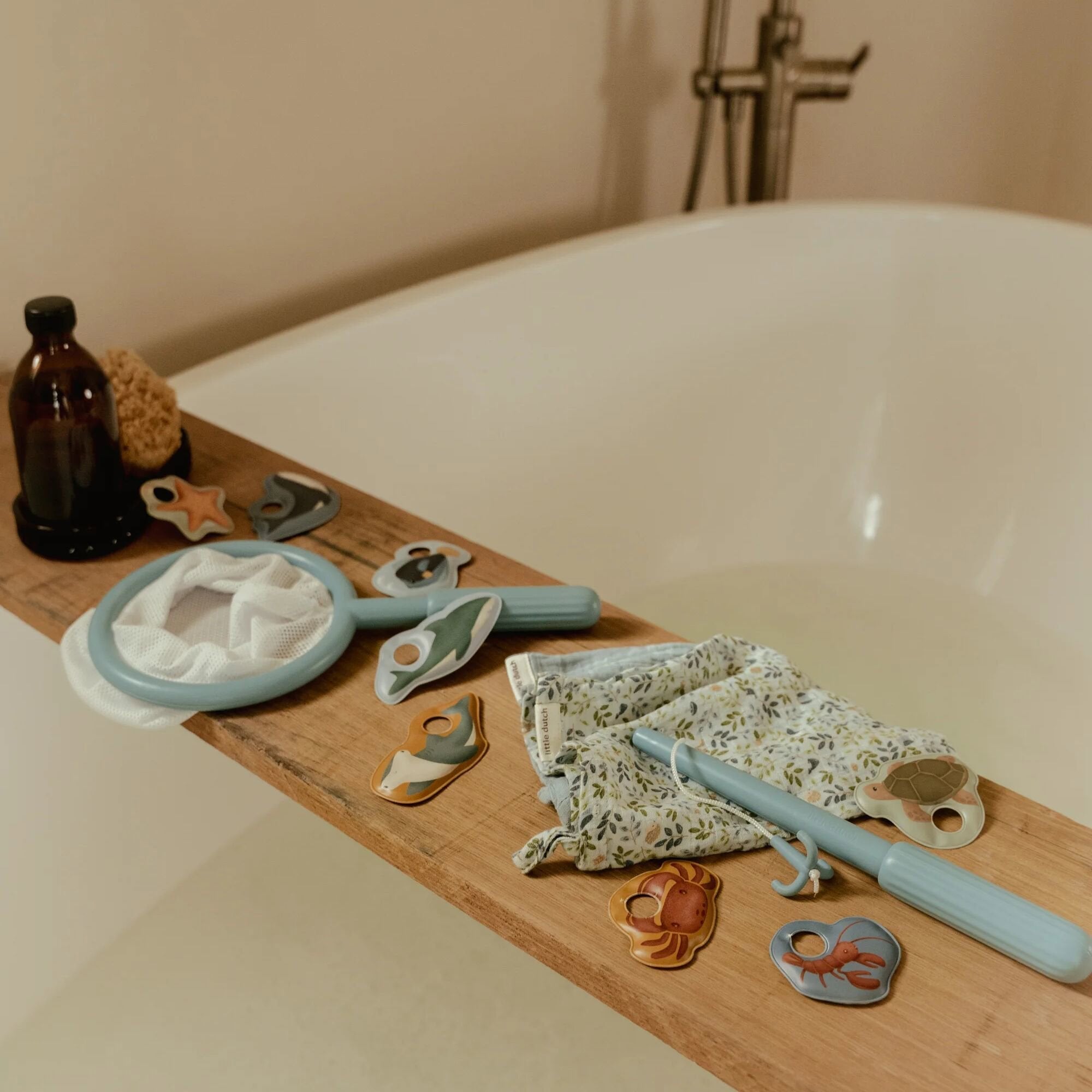 Little Dutch Bath fishing game- Blue
