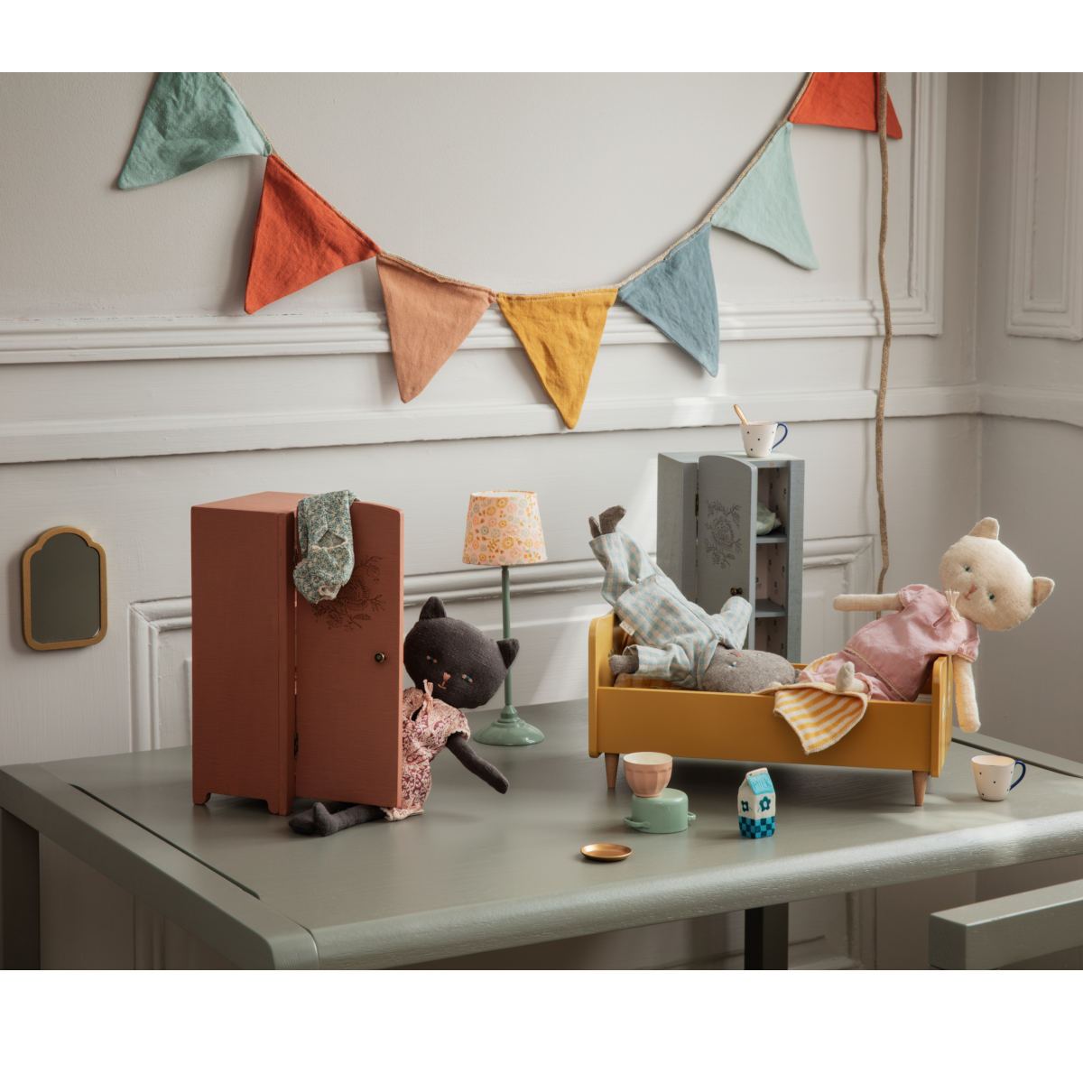 Maileg Vintage Closet with Shelves (Mini) - Dusty Rose